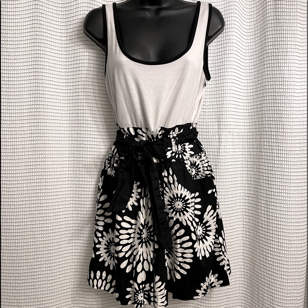 white & black floral summer casual dress with buttons and pockets
